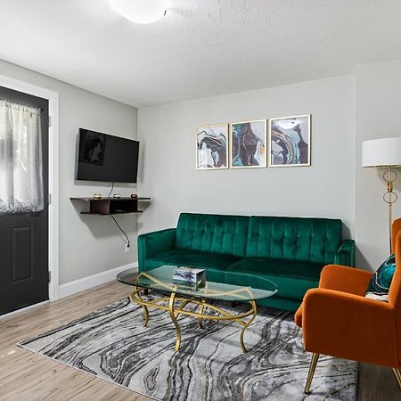 One Bedroom Apartment Moncton North ! エクステリア 写真