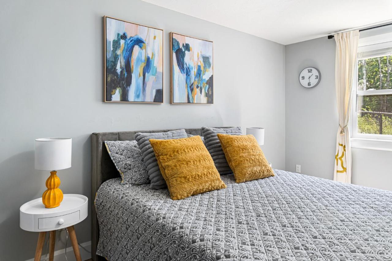 One Bedroom Apartment Moncton North ! エクステリア 写真