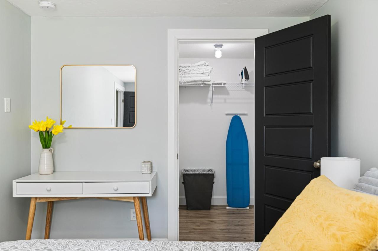 One Bedroom Apartment Moncton North ! エクステリア 写真