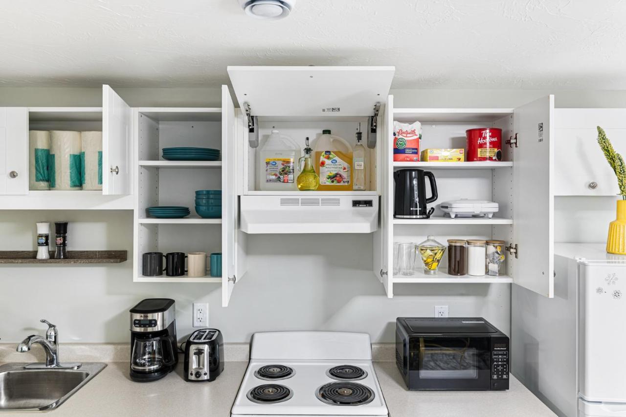 One Bedroom Apartment Moncton North ! エクステリア 写真