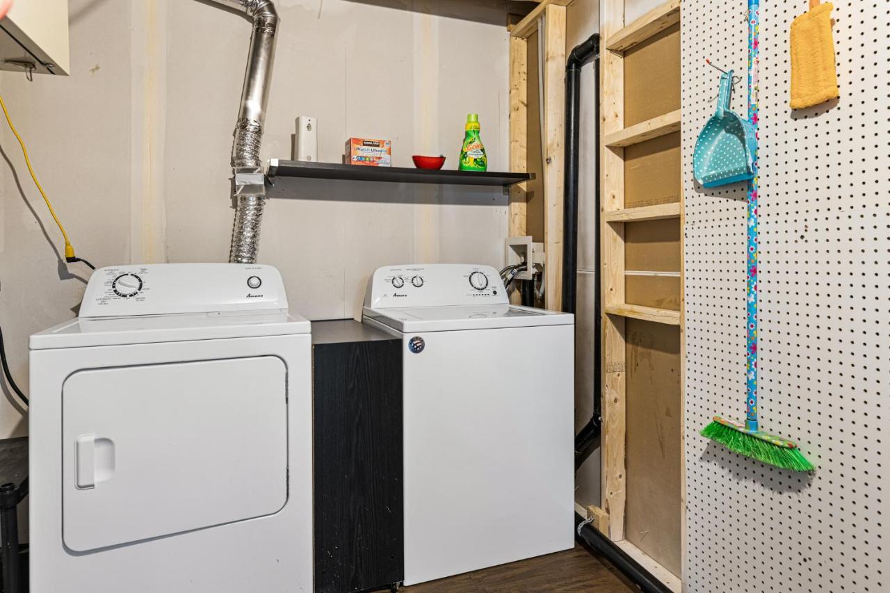 One Bedroom Apartment Moncton North ! エクステリア 写真
