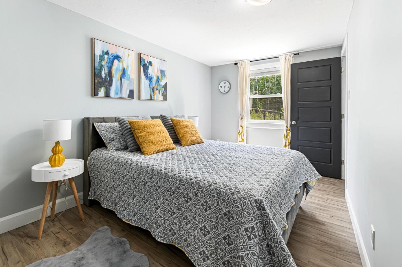 One Bedroom Apartment Moncton North ! エクステリア 写真